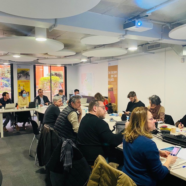 eaudeparis's tweet photo. [#VisitePresse]
Eau de Paris présente son projet de #sectorisation du réseau de distribution et son équipement en capteurs acoustiques connectés. #investissementraisonné #rendement #eau #EaudeParis #digitalisation 
🔗https://t.co/tYvqLiDzM7 https://t.co/yo2bAsXoSO