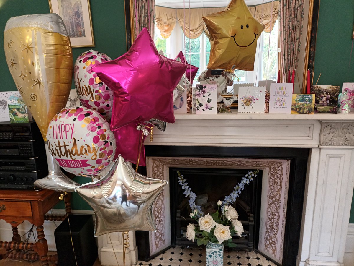 Balloons &amp; glitter were the name of day at <a href="/NowtonCourt/">NowtonCourtVillage</a> as 2 residents shared their 90th birthdays #assistedliving #covid #retirement 01284 756610 Book yourself a tour Plz RT <a href="/PennyMPhotos/">Penny Morgan</a> <a href="/987jude/">Judith Grandi</a> <a href="/LozClar/">Lorraine</a> <a href="/NHSuk/">NHS</a>