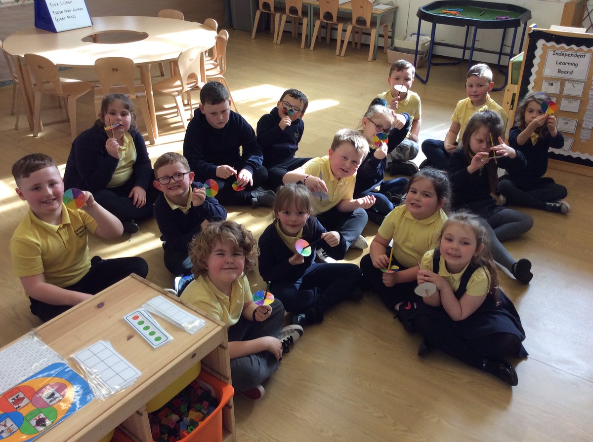 MrsConway01's tweet photo. Today we have enjoyed making Isaac Newtons ‘Disapperaring Colour Disc’. This experiment fascinated us as we learnt about a mix of light stimuli called ‘temporal optical mixing’  @fcwpa @SharonPascoe123 https://t.co/28KwyUoWFK
