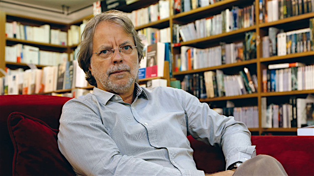 RViaute's tweet image. "Nadie obedece sino fingiendo. No le imponga una orden a mi alma. Si no, quien va a hablar es solo mi cuerpo".
(Mia Couto)