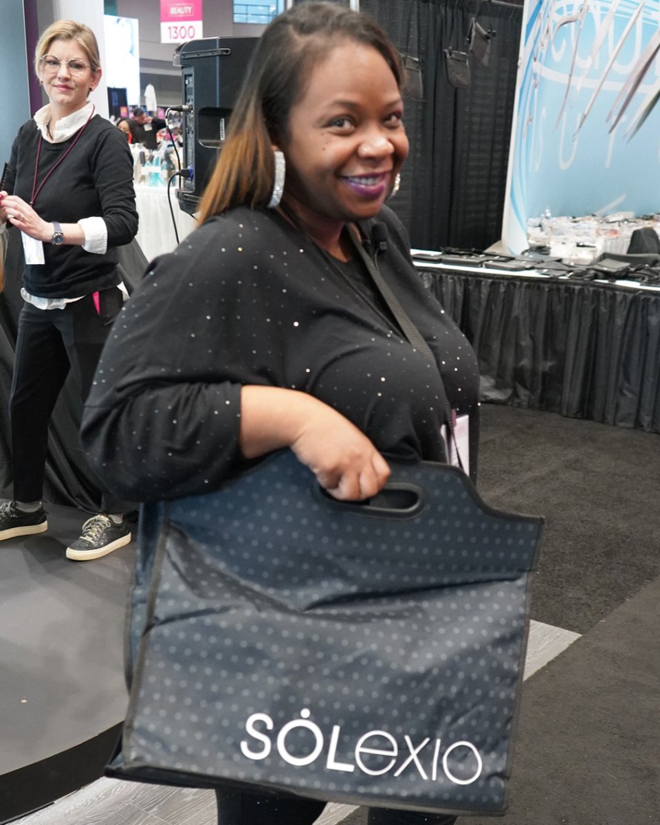SolexioHair's tweet photo. Every purchase comes with a FREE #SOLEXIO bag and hair clips. Fit all your other bags into the SOLEXIO bag! (It's really big!) Come get 'em while they last. #ibs #ibsnyc #swag #freestuff https://t.co/NoMGYsP45k