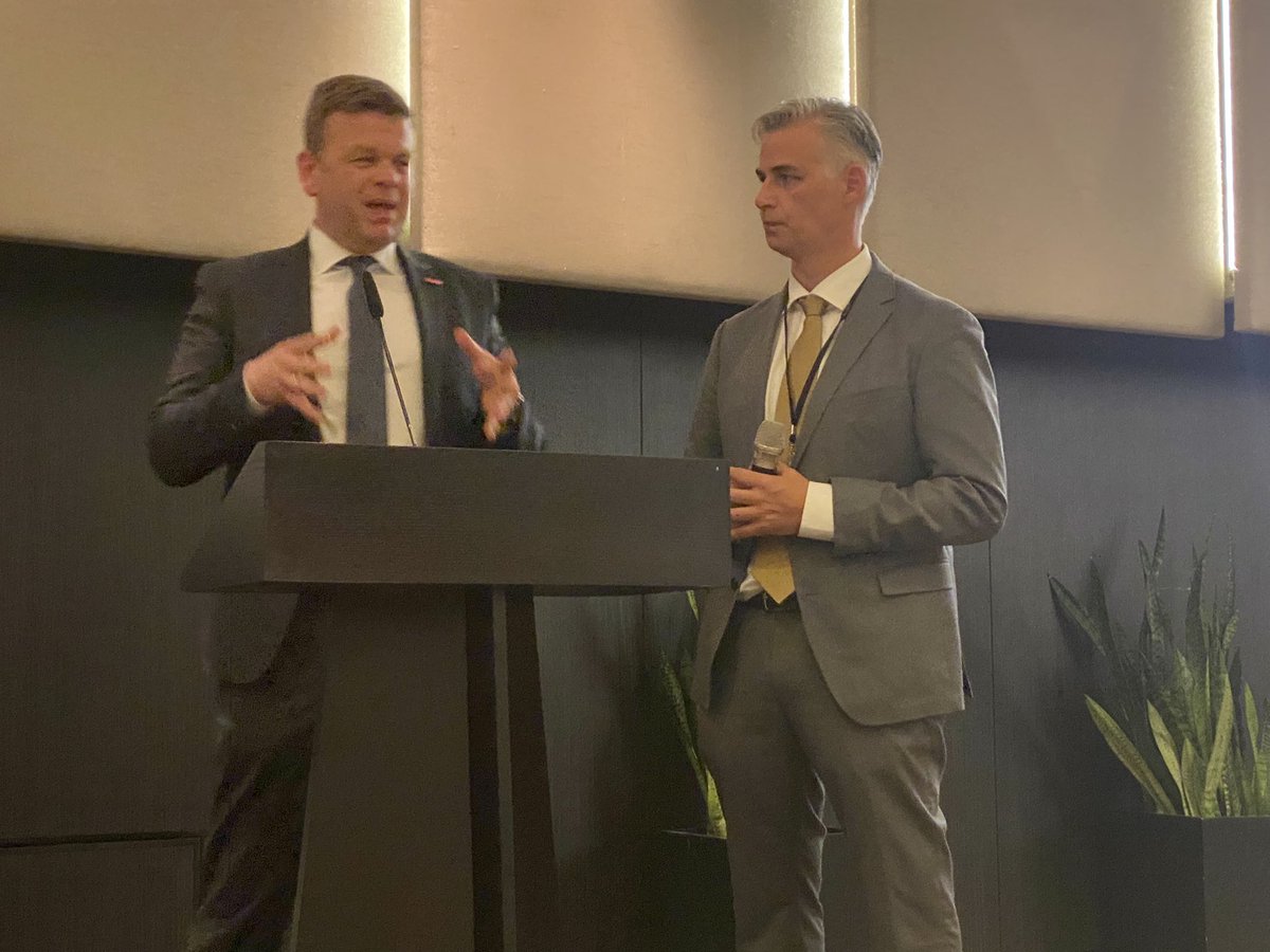 NeugartFelix's tweet photo. Vertiefung einer engen Partnerschaft: Im Mittelpunkt des Wirtschaftsprogramms beim #NRW-Besuch in #Israel stehen der Austausch mit 🇮🇱 #Startups und ein Fachkräfte-Programm des #Handwerk|s - M. #Speich vertritt den erkrankten @HendrikWuest, der mit Videobotschaften präsent bleibt! https://t.co/3Wu4qoRVXd