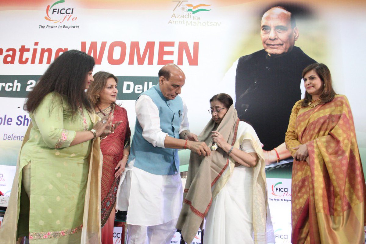 rajnathsingh's tweet photo. Had a wonderful interaction with the members of @FICCIFLO today. Delivered a keynote address at the event and exhorted them to positively contribute in India’s growth story.

Women have a big role to play in placing India among the world’s top 3 economies. https://t.co/63b4goiFjQ https://t.co/JW4M26BXTb