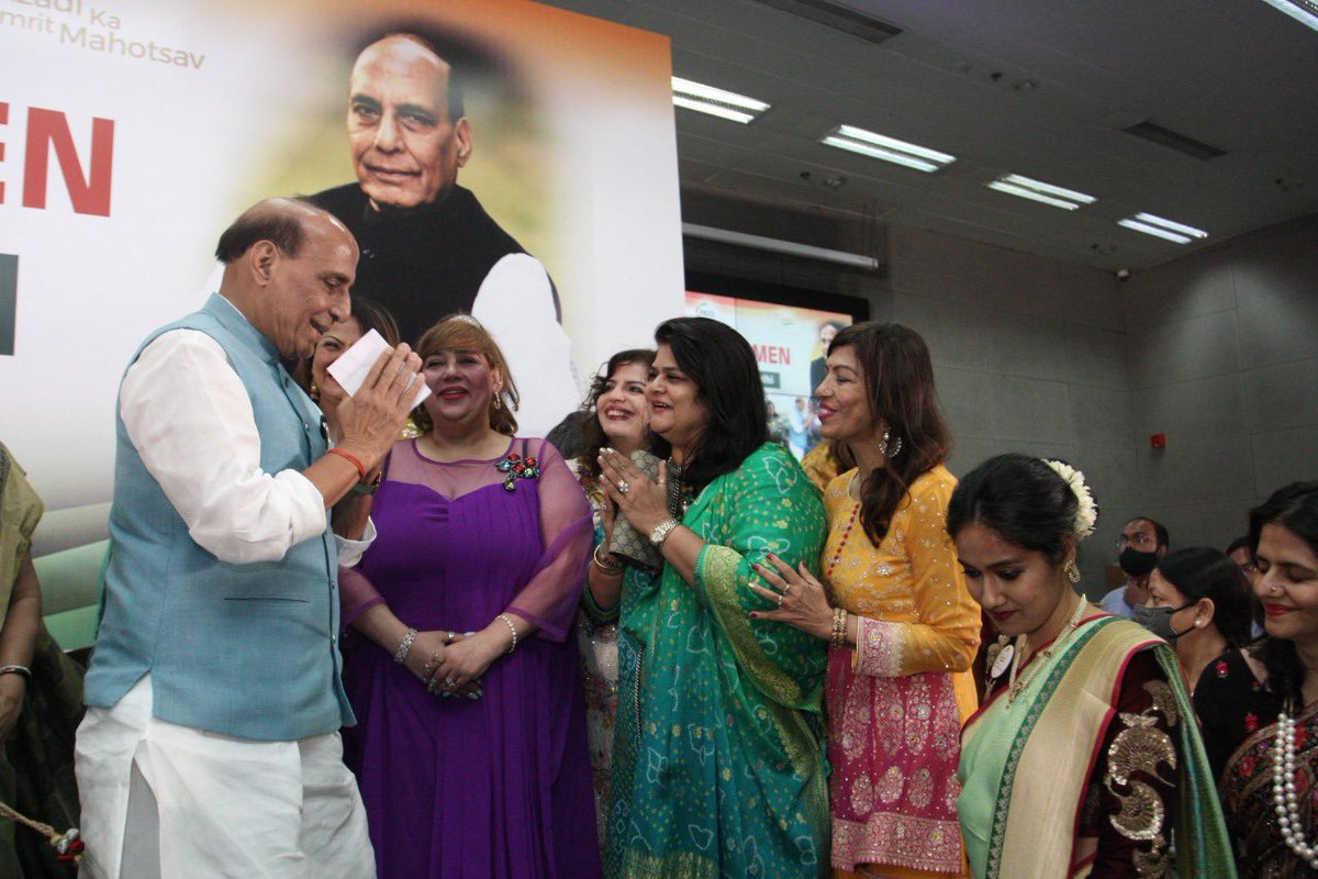 rajnathsingh's tweet photo. Had a wonderful interaction with the members of @FICCIFLO today. Delivered a keynote address at the event and exhorted them to positively contribute in India’s growth story.

Women have a big role to play in placing India among the world’s top 3 economies. https://t.co/63b4goiFjQ https://t.co/JW4M26BXTb