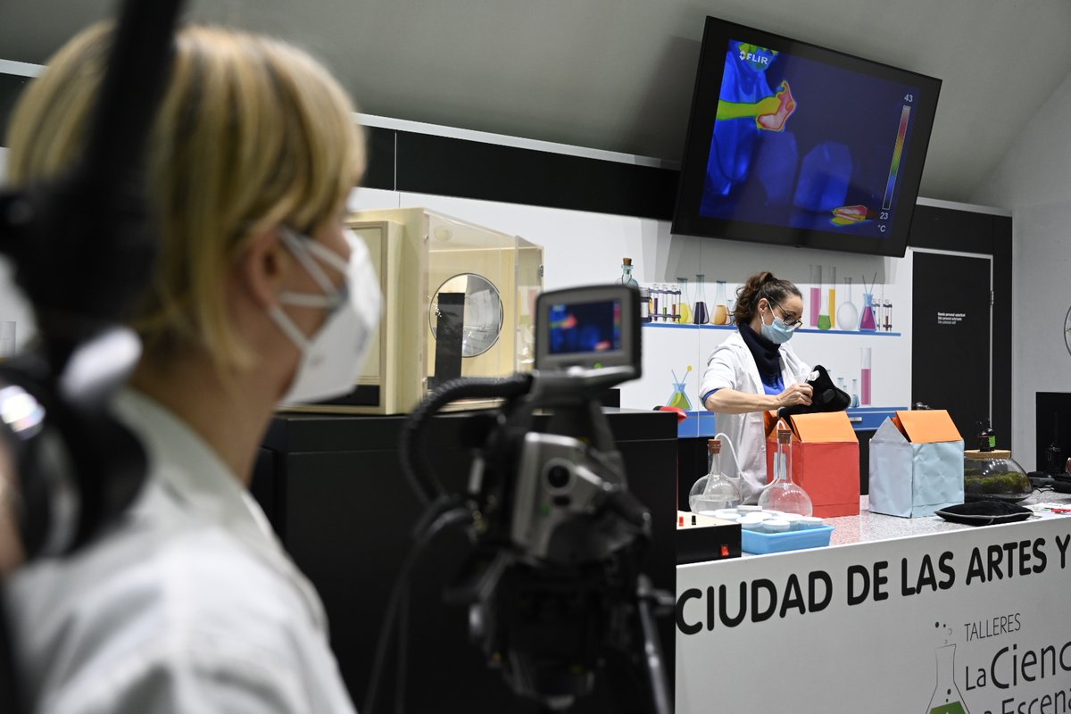 CACiencies's tweet photo. 📢¡Nuevo taller de la @CienciaaEscena! 

A partir del próximo 26 de marzo ven a conocer los experimentos de #SOSPlanetaCAC que nos ayudarán a concienciarnos sobre alguno de los retos medioambientales que deberemos superar en las próximas décadas https://t.co/7TscEiPOi3