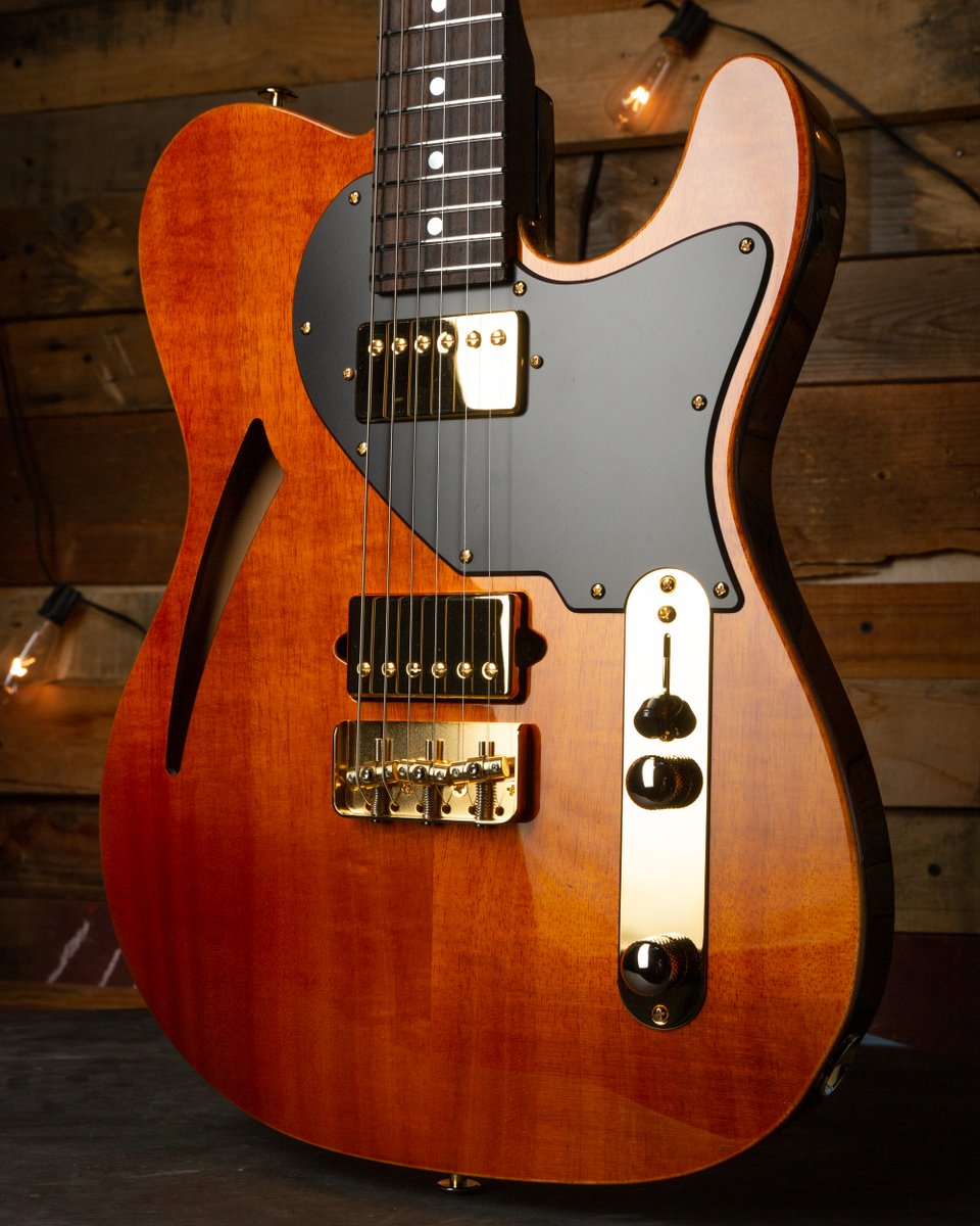 SuhrCustom's tweet image. Custom Classic T built for Wildwood Guitars!  
Find a dealer now at suhr.com/dealers.

Instrument Specifications:
Serial Number: 67871
Model: Classic T
Finish: Trans Amber
Body Wood: Roasted Alder with Koa
Neck: Roasted Maple with Ziricote
*
*
*
#suhr #suhrcustom #classict