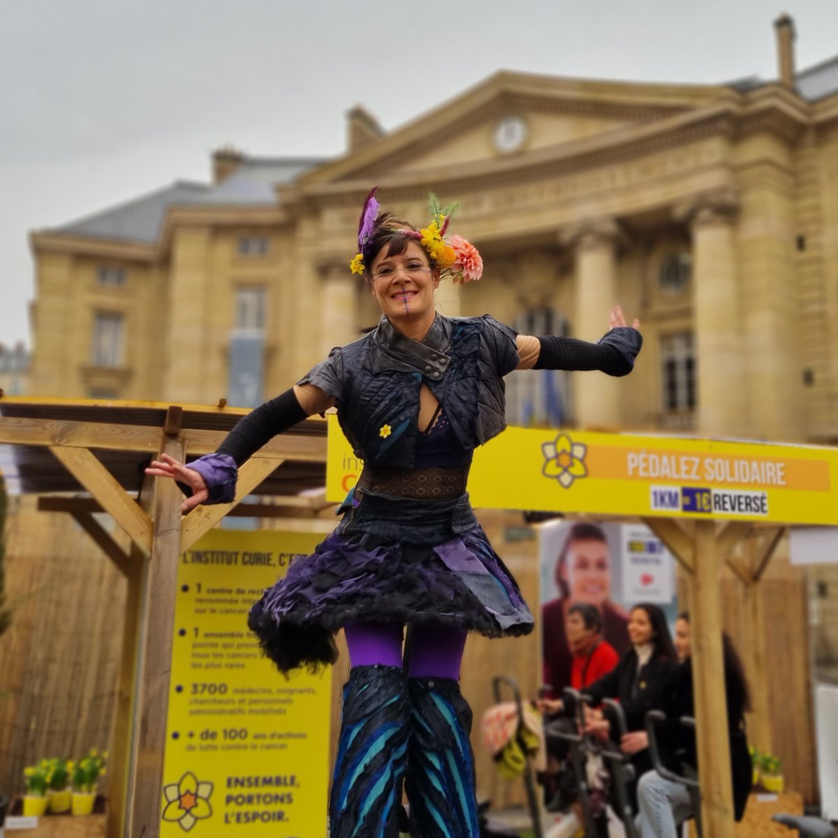 institut_curie's tweet photo. 📢 Top départ aujourd'hui de la campagne
#UneJonquilleContreleCancer de l'Institut Curie ! Parsemée de jonquilles de toutes tailles, la place du Panthéon accueille notre village dédié, mettant à l'honneur la lutte contre le #cancer 🌼 https://t.co/AG2Q5MPLDl