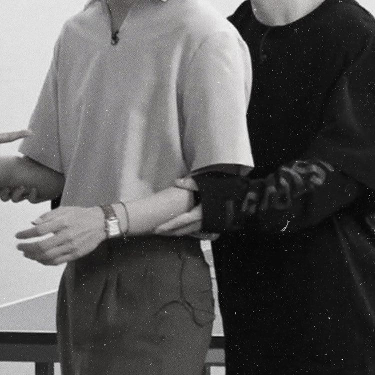 sayolanglagi's tweet photo. espasyo • a filo taekook au drabble 

What is supposed to be a night of celebration for their graduation day turned out to be a monotonous Friday hangout—until they had to say good bye.

tags: inspired by IDILY, unrequitted love, best friends taekook, soft confessions, angst https://t.co/ZfCLMAv4iS