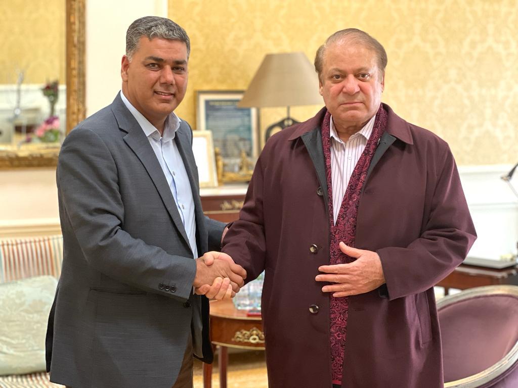 TariqSubhaniSKT's tweet photo. ضلعی صدر مسلم لیگ ن سیالکوٹ، وریو قبیلہ خدمت قبیلہ کے فرزند جناب چوھدری طارق سبحانی سابق ایم پی اے کی قائد جمہوریت قائد محترم میاں محمد نواز شریف سے لندن میں ان کی رہائش گاہ پہ خصوصی ملاقات اور باہمی سیاسی امور پہ تبادلۂ خیال۔ 
#Team_VARIO https://t.co/ypo9jb3Xyh