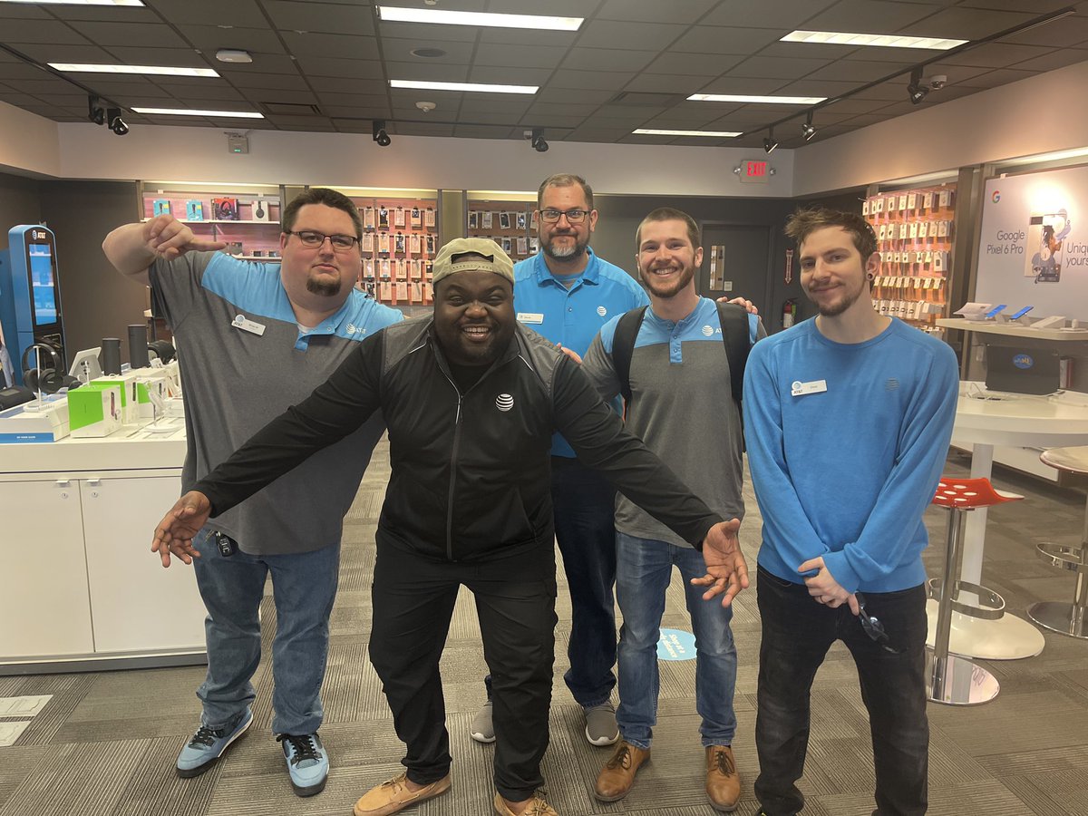 Just here showing some upstate love with <a href="/CamisSyc/">Cameron</a> and his great team #NYNJStateOfMind #PaintNYNJBlueIn22