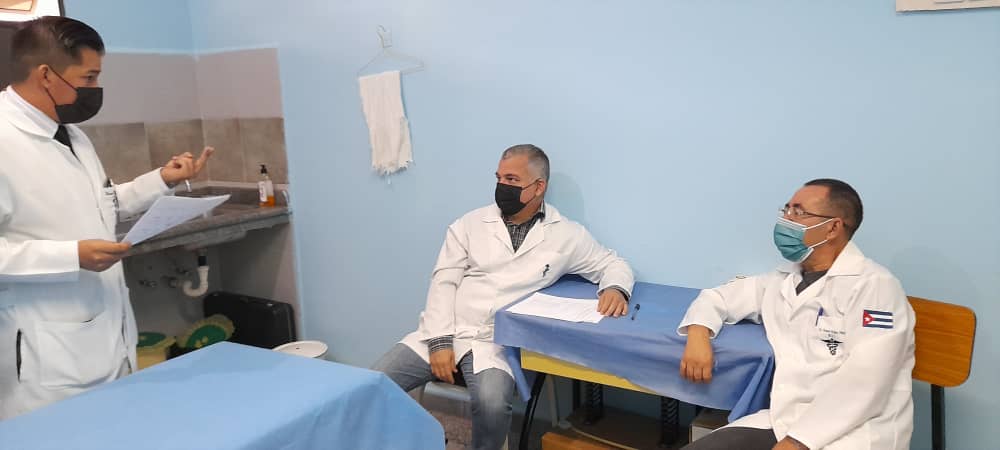 Valenti49745934's tweet photo. Desde el año 1959 hasta el presente compartiendo lo que tenemos, llevando esperanza y salud a millones de agradecidos. 
@cubacooperaTA1
#MMedicaCubanaTachira
#CubaViveEnSuHistoria 
#HéroesDeLaSalud
@cubacooperaven 
 @japortalmiranda
@MINSAPCuba 
@DiazCanelB
@MMarreroCruz https://t.co/uudAS2ymGb