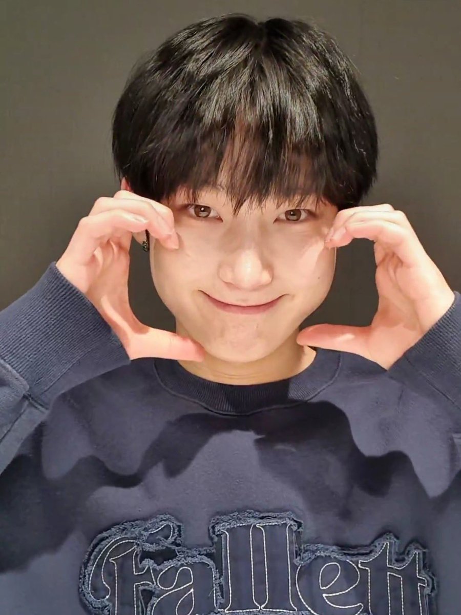 E_eee22_'s tweet photo. 떠누 잘 자🤍 https://t.co/f1XuHz77u9