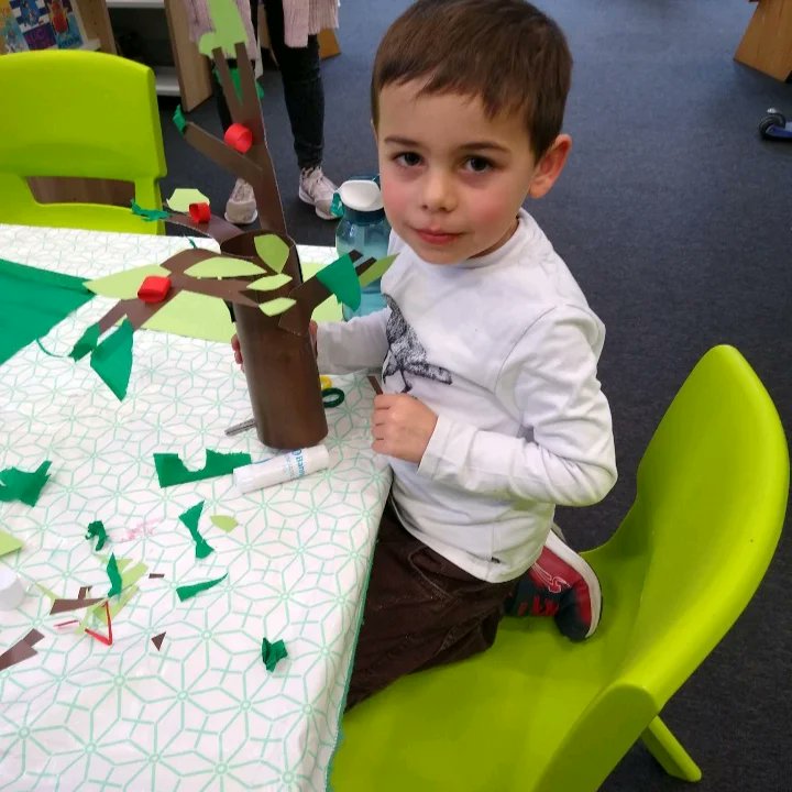 LBHFLibraries's tweet photo. The children in the Hammersmith Library Craft Club had so much fun today celebrating Science Week 2022!๐
They created some amazing trees, aren't they beautiful?๐๐ณ
#scienceweek #sciencecrafts #scienceforchildren #hammersmithlibrary https://t.co/cAZbz02P8e