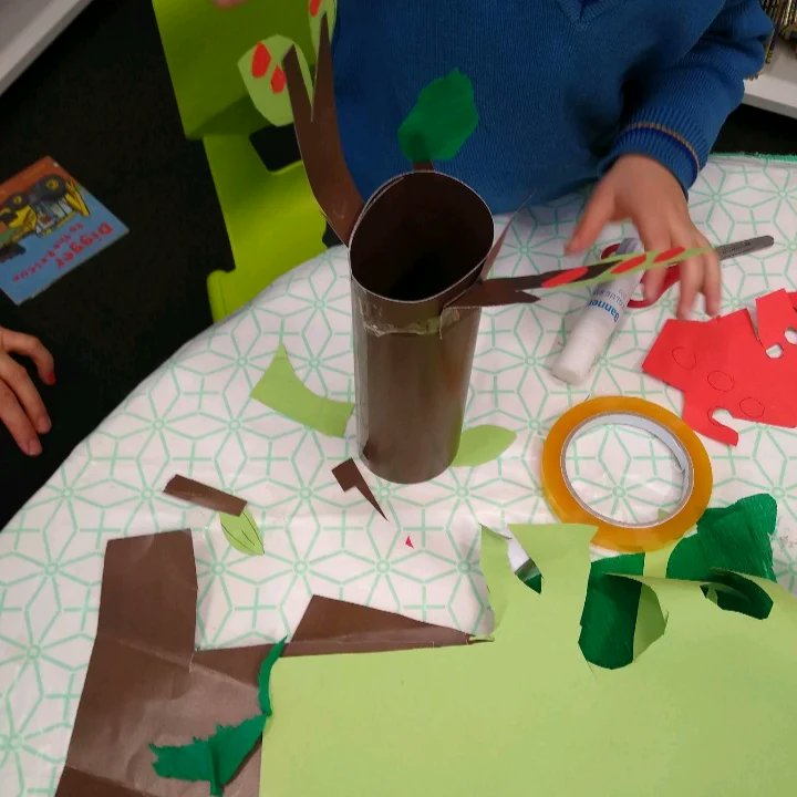 LBHFLibraries's tweet photo. The children in the Hammersmith Library Craft Club had so much fun today celebrating Science Week 2022!๐
They created some amazing trees, aren't they beautiful?๐๐ณ
#scienceweek #sciencecrafts #scienceforchildren #hammersmithlibrary https://t.co/cAZbz02P8e
