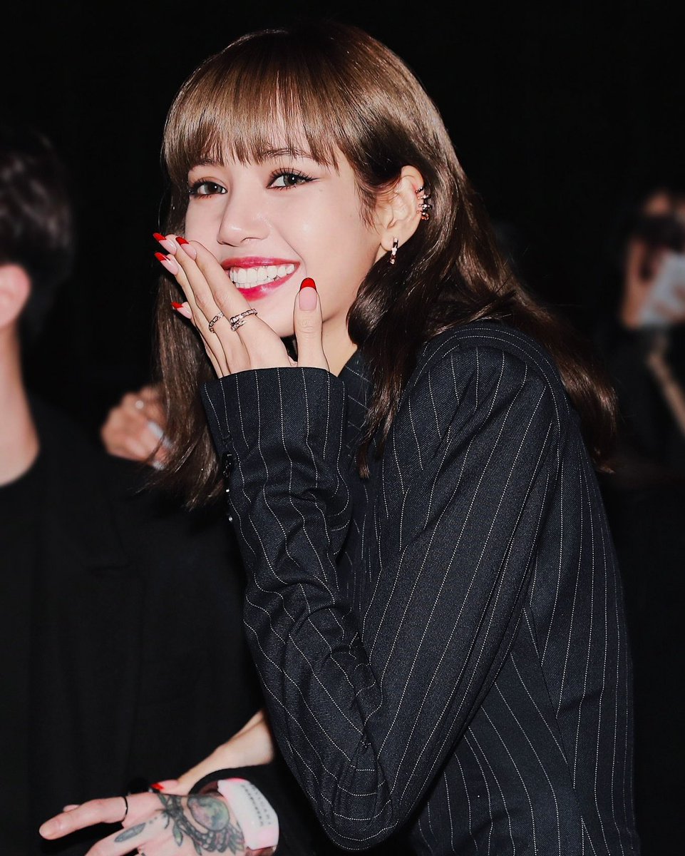LL_LLOUD's tweet photo. Beautiful queen 

LISA IN ETERNAL CITY
#LalisaRomana https://t.co/rGFkAJI5vO