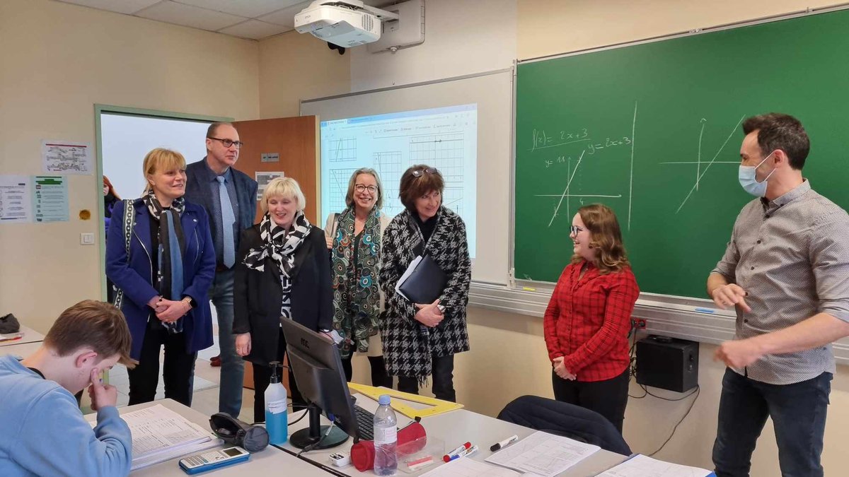 MadyDorchies's tweet photo. #Semainedesmaths #MathsenFormes Ce matin rencontre des lycéens de @Somainpasteur avec la rectrice de @AcLille Valerie Cabuil
👏aux Établissements qui font vivre les maths 👏aux enseignants aux lycéens pour cette 11ème édition de la #Semainedesmaths @hautsdefrance @manomartin https://t.co/yrYKTFjbLr