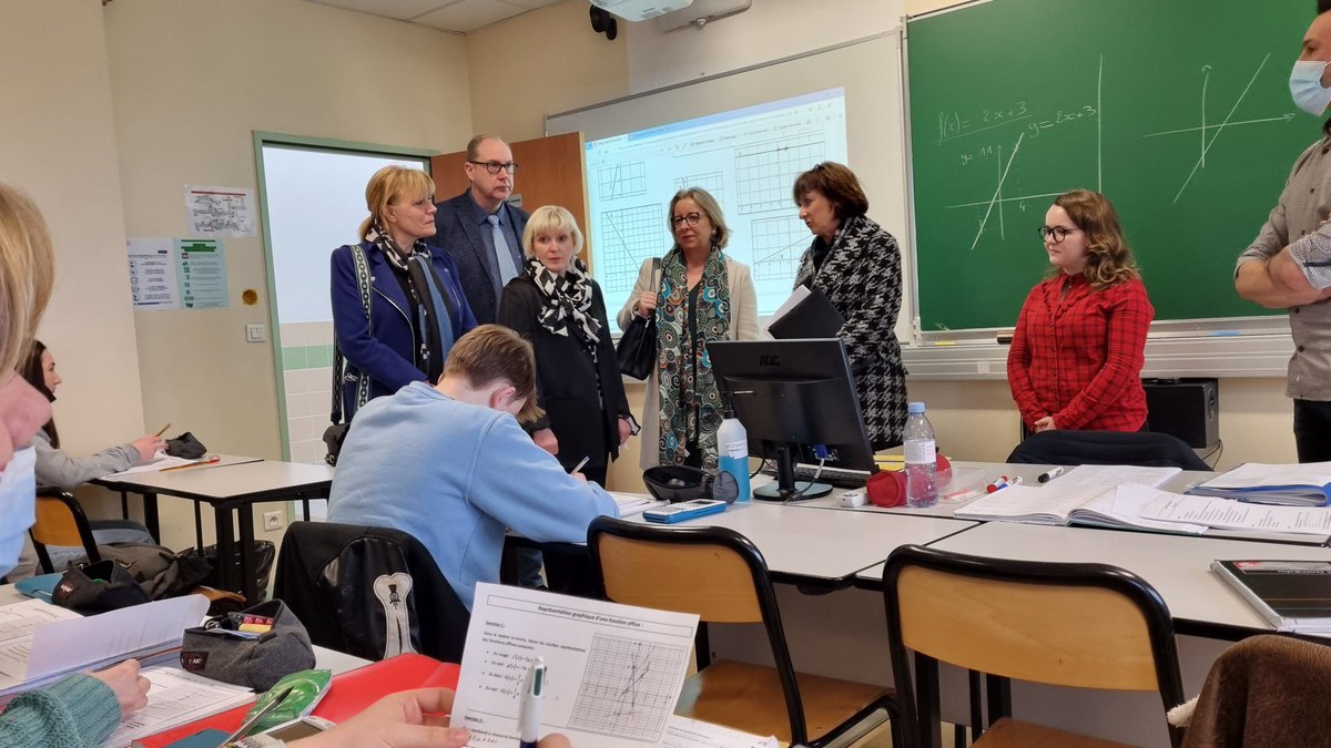 MadyDorchies's tweet photo. #Semainedesmaths #MathsenFormes Ce matin rencontre des lycéens de @Somainpasteur avec la rectrice de @AcLille Valerie Cabuil
👏aux Établissements qui font vivre les maths 👏aux enseignants aux lycéens pour cette 11ème édition de la #Semainedesmaths @hautsdefrance @manomartin https://t.co/yrYKTFjbLr