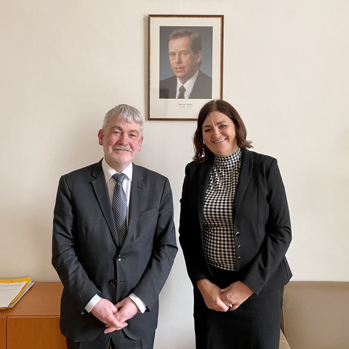 NorAmbCZ's tweet photo. Dnešní příjemné setkání s @H_Langsadlova o 🇨🇿🇳🇴 spolupráci v oblastech vědy, výzkumu a inovací.
🇳🇴 podpoří zapojení 🇺🇦 výzkumnic a studentek do projektů @EHPaNF. @TACR_cz #programkappa #SupportUkraine https://t.co/E1NDCUIU4U