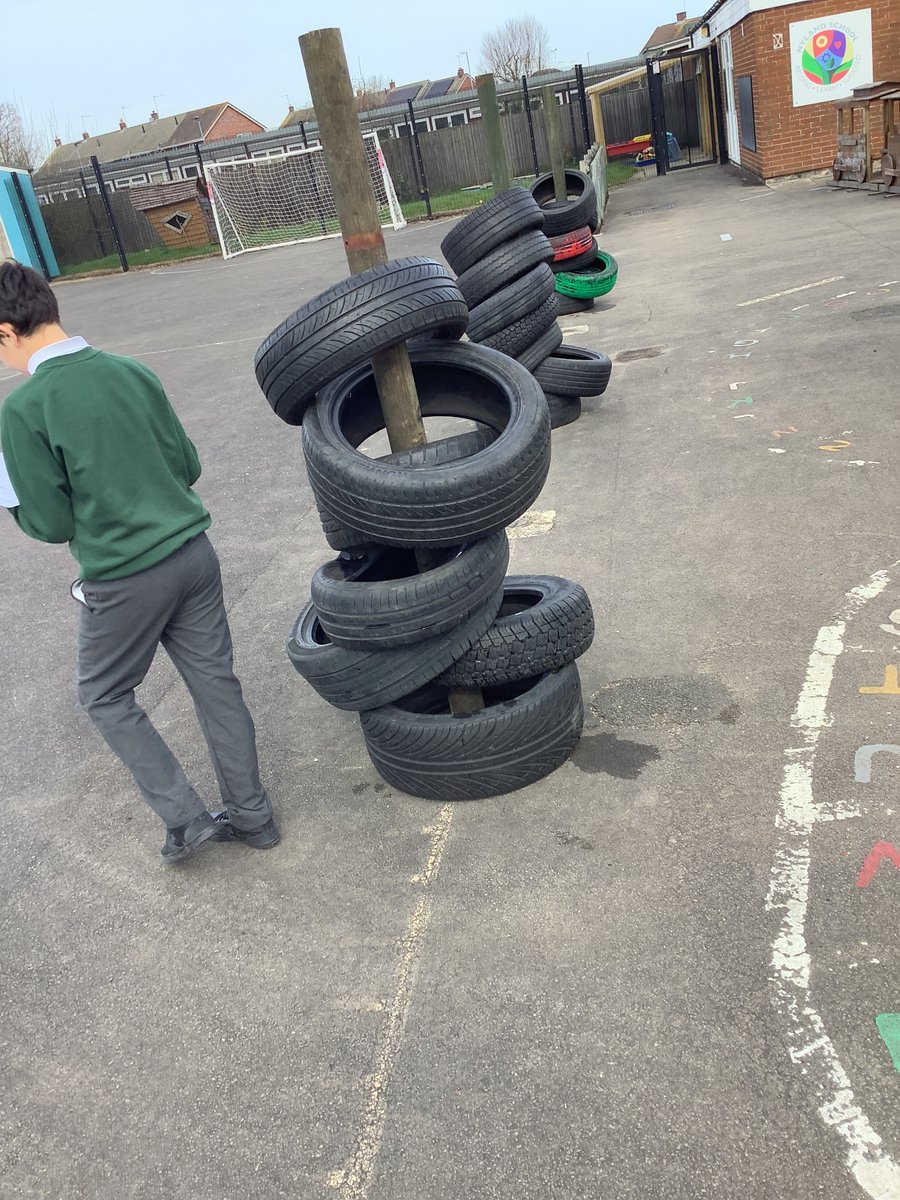 nylandcampus's tweet image. More hands on learning today in maths as pupils searched their classroom and playground to see what shapes objects were and which was the most common used shape… #seeingislearning #handson #maths #shapes