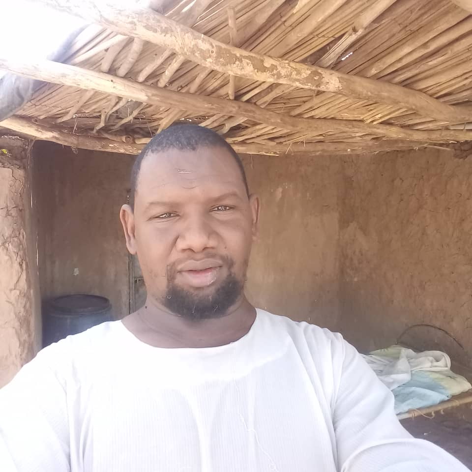 AAbasalh2's tweet photo. السلام عليكم ورحمة الله وبركاته جزاكم الله خيرا  نسأل أن يرفع عنا الغلاء والفتن كل يوم تذهب إلي المتجر تجد الاسعار في ازدياد  تسال يقولوا لك الدولار زاد اللهم فرج عنا طيب نحن نجيب الدولار من وين الراتب ثابت أصبح لا يكفي لشاي الصباح وأصبح يعادل ١٢ دولار اللهم فرج عنا وكل السودانين https://t.co/tojSKeYcJi