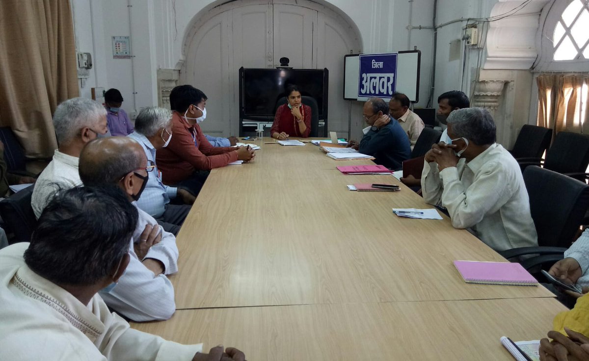 DMDCAlwar's tweet photo. अतिरिक्त जिला कलक्टर शहर डॉ.सुनीता पंकज की अध्यक्षता में कलक्ट्रेट सभागार में  2 अप्रेल से 10 अप्रेल 2022 तक भरने वाले करणी माता मेले की व्यवस्थाओं के संबंध में तैयारी बैठक आयोजित हुई।उन्होंने संबंधित अधिकारियों को आवश्यक व्यवस्थाएं सुनिश्चित करने के निर्देश दिये। @DIPRRajasthan https://t.co/7f1ssg7WaW