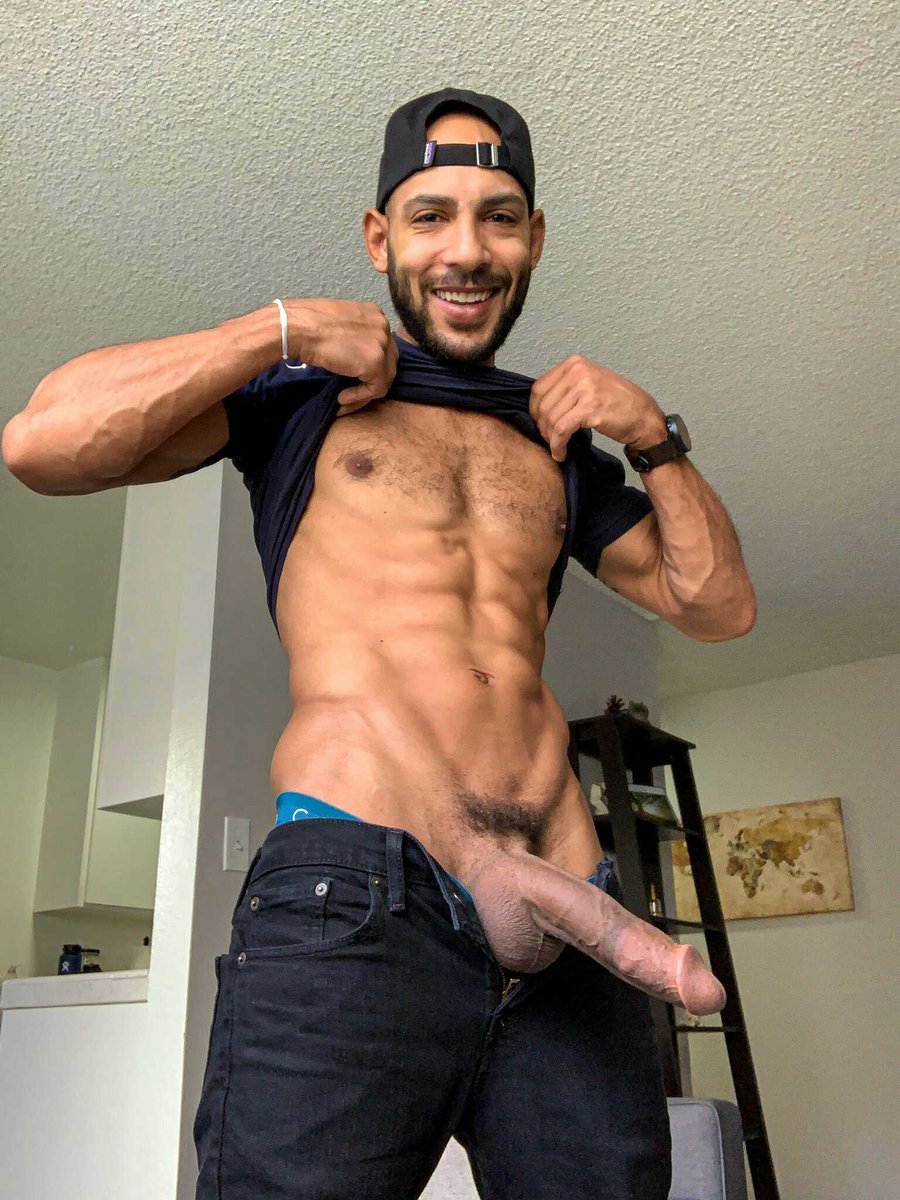 chinitohot2's tweet photo. Macho con una verga hermosa 🔥 https://t.co/rPXExfg4Fb