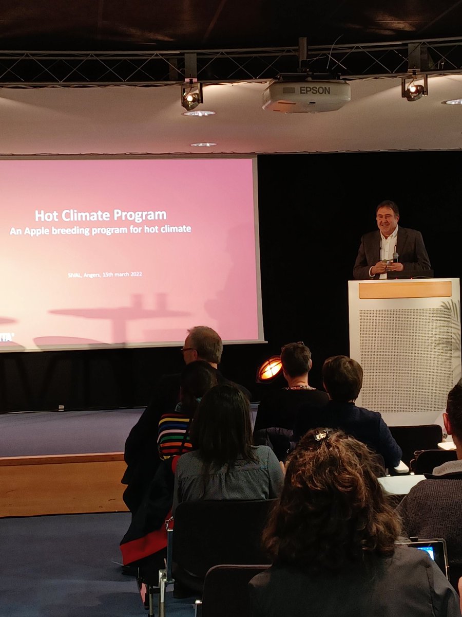 Joan BONANY, IRTA presents his Catalan apple research program at the VEGEPOLYS VALLEY GIS FRUITS SYMPOSIUM [VVGISFSYMPOSIUM] during #sival22 with a focus on hot climat and the fruits impact