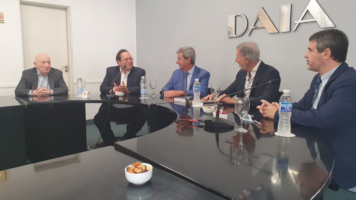 DAIAArgentina's tweet photo. Recibimos hoy al vicegobernador de #SanJuan, @roberto_gattoni. Durante el encuentro se abordaron proyectos sobre diálogo interconfesional, la situación actual del antisemitismo en la Argentina y la misión de la DAIA de luchar contra todos los discursos de odio. https://t.co/xX5GFIHXgl