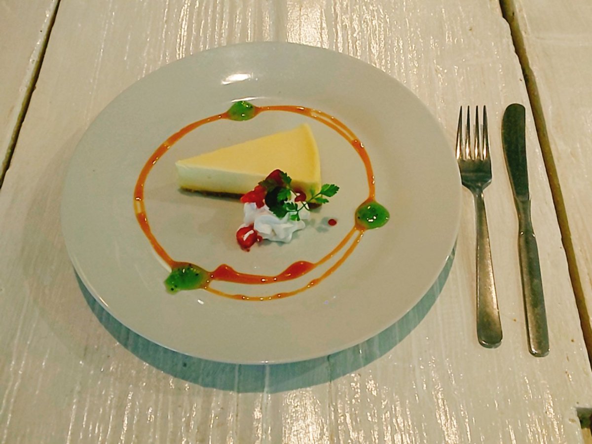 harry_kunitachi's tweet photo. 国立のカフェ、D Loungeに行って来ました。
レアチーズケーキ
アイスコーヒー
フツー
味はとにかく大人数が入れるのでちょっとした集まりには重宝します。
#国立 #国立市 #おやつ #スイーツ #DLounge #ディーラウンジ #レアチーズケーキ #アイスコーヒー #カフェ https://t.co/zhuLl0euHP