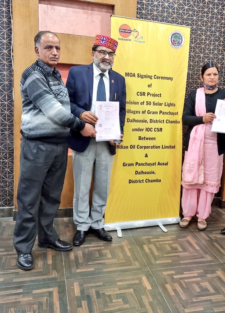 ioclpunjab's tweet photo. Sh. H.S. Sohi, GM (HR), @ioclpunjab signed and exchanged MOUs with Gram Pradhan of Ausal Panchayat, Block Bhattiyat ,Dist. #Chamba for provision of 50 nos. of #Solar lights in 5 villages of Gram Panchayat Ausal under #CSR initiative. #sustainability https://t.co/TjEM0lv8w6