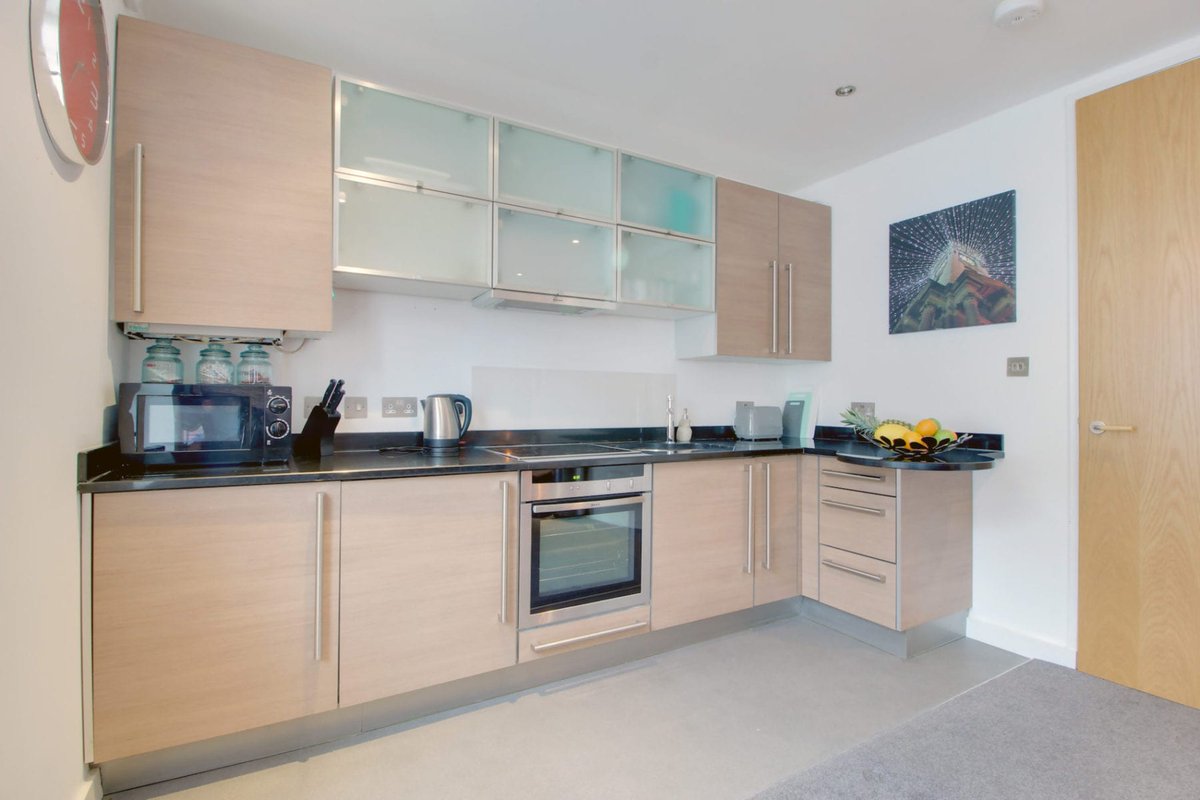Located in the heart of Brighton, Majestic Mews is a stunning converted mews home perfect for both business trips and holiday rentals. You can guarantee peace and quiet here after a long day exploring Brighton ow.ly/f7mF50IjxSw #midweekbreaks #majesticmews #brighton