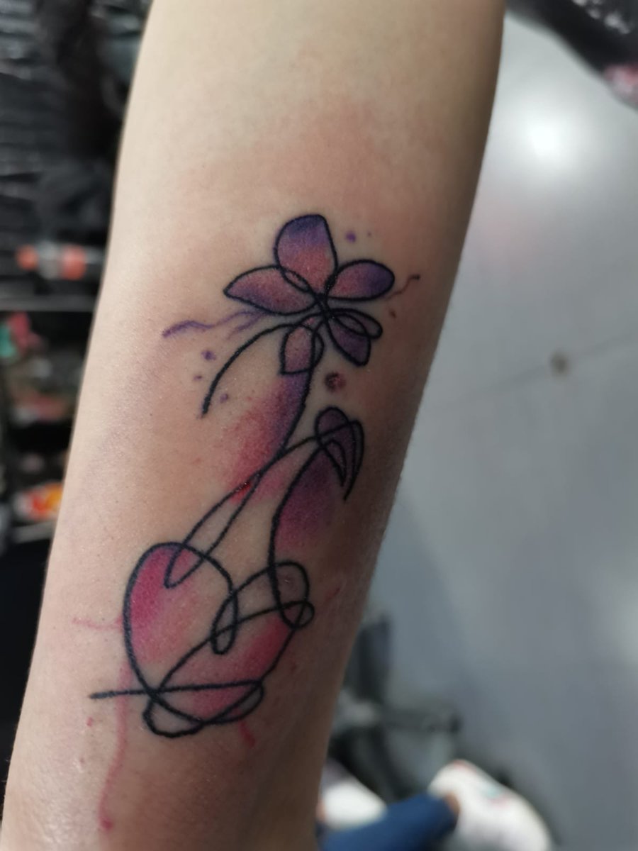 JannetJM2's tweet photo. @namjoona9764ps2 Mi primer tatto 💜 https://t.co/sJFW5BMWSw