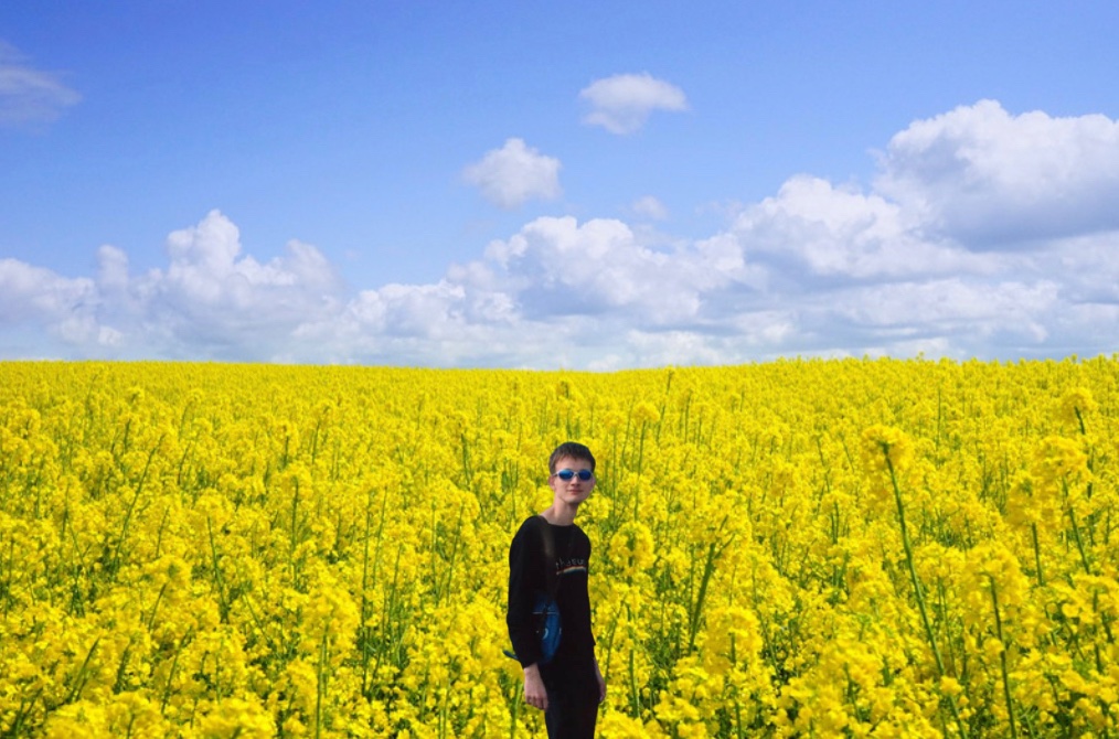 fintwit's tweet photo. @VitalikButerin Here is a picture of Vitalik in a beautiful field full of flowers https://t.co/KXuJJnAsl9