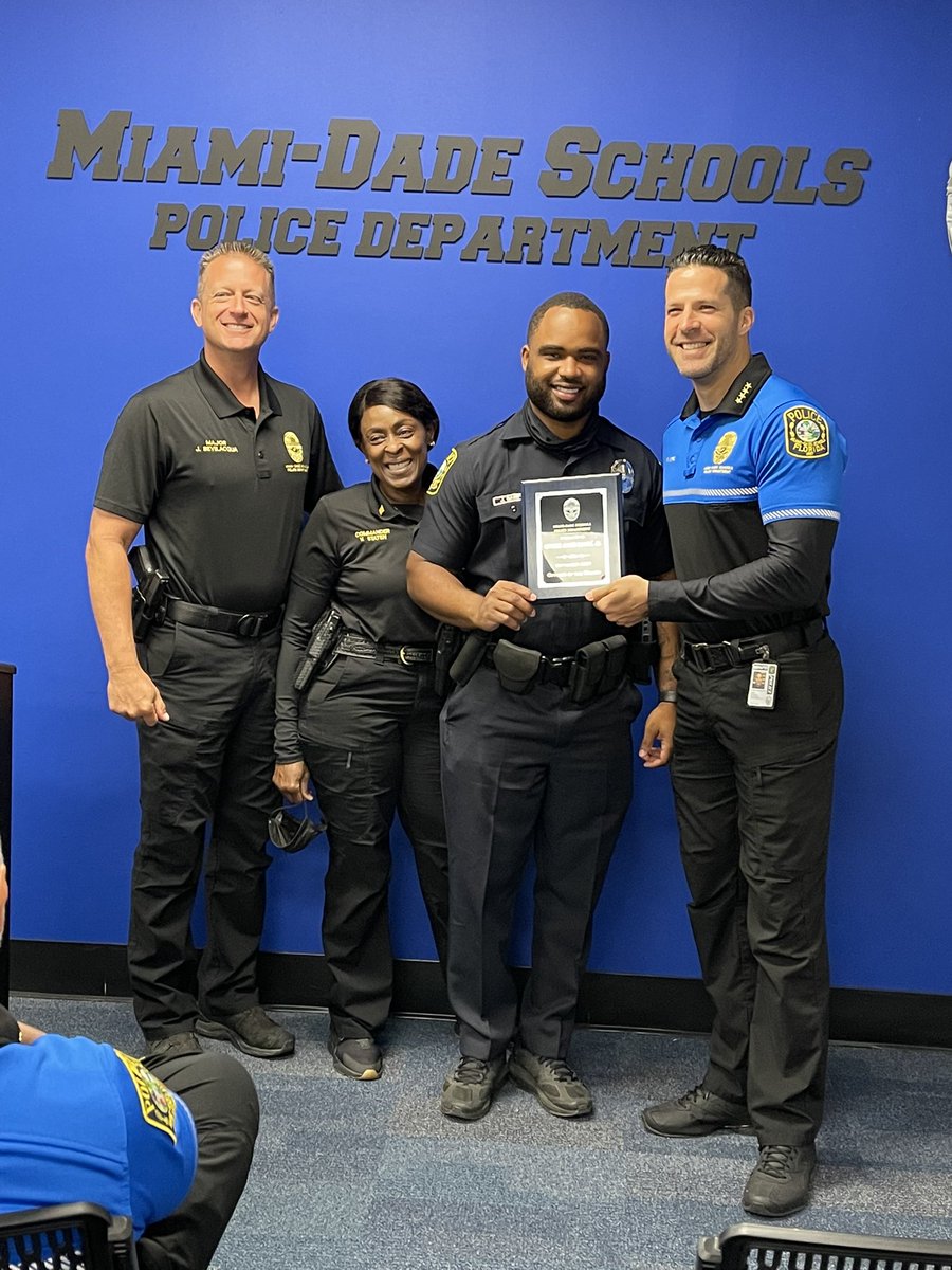 ChiefEdwinLopez's tweet photo. Officer of the Month awards for these amazing SROs #BackTheBlue https://t.co/0mVMK1JqK1