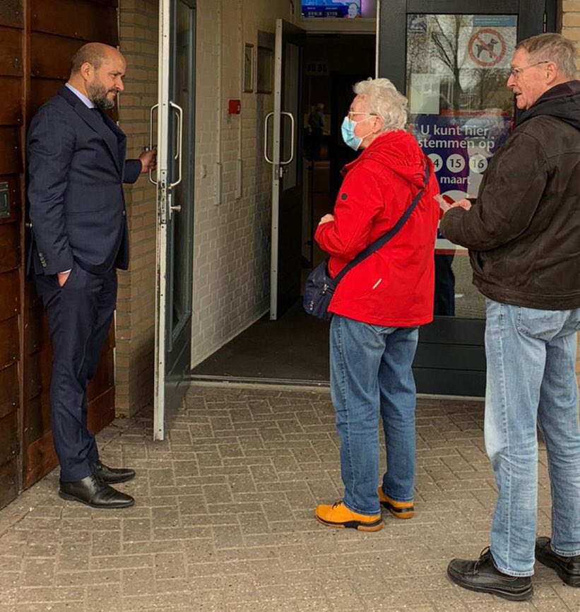 ahmedmarcouch's tweet photo. Het is de tijd om te stemmen! Net als de slechtzienden ben ik dolblij met ons stembureau in De Laar, waar stemmen kan met geluid en braille. Marjolein van den Broek, als voorzitter van de apcg de grote motor achter toegankelijke stembureaus, https://t.co/bgRCboIEWe