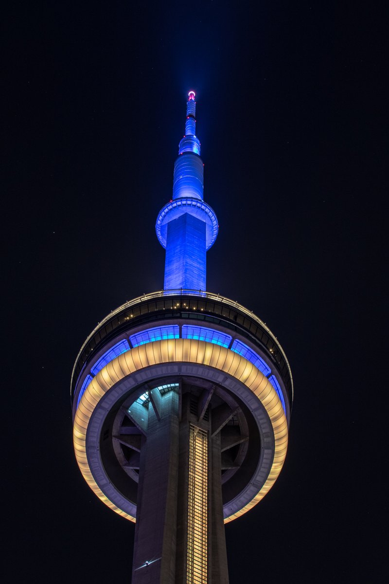 TourCNTower's tweet photo. Tonight the #CNTower will be lit blue and yellow in support of the people of Ukraine. Those who wish to support humanitarian efforts in Ukraine can consider donating to organizations including @redcrosscanada @UNHCRCanada @AmanLaraNGO https://t.co/HakUu0RRZy
