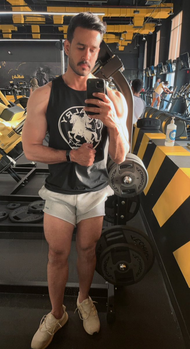 Mans0our's tweet photo. The goal isnโt just to get there , itโs also to have fun along the way .
#postworkoutflex
#fleet https://t.co/FTiKZUtHOR