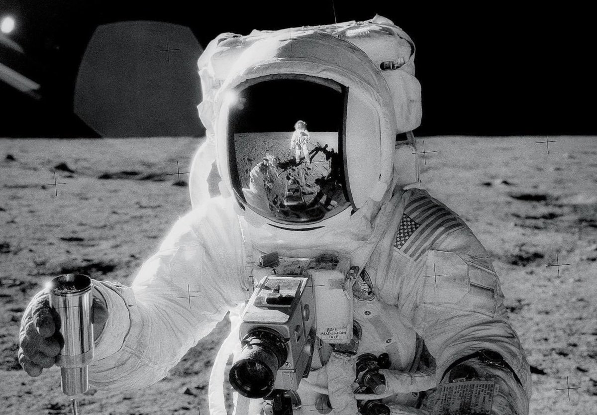 Moonpans's tweet photo. Alan Bean was born on this day in 1932
Bean was the 4th man to walk on the moon as Lunar Module Pilot on Apollo 12 and was the Commander of Skylab 3.
After retiring from NASA, Bean became a full time artist, painting mostly scenes from the Apollo missions.
#apollo12 #alanbean https://t.co/emmUtwkUzz