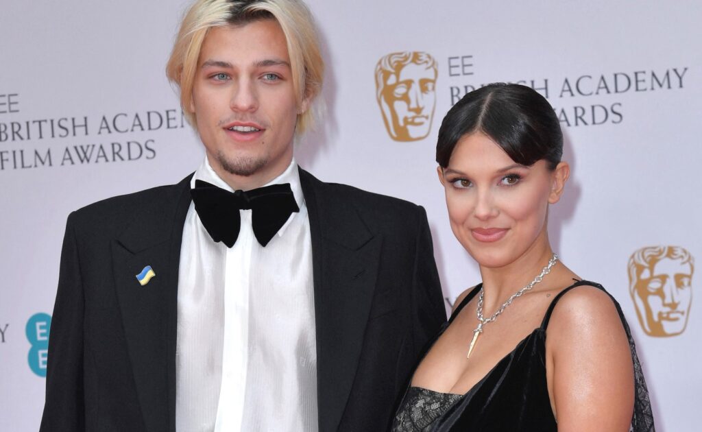 joviclubitalia's tweet photo. Jake Bongiovi e Millie Bobby Brown: debutto di coppia al Red Carpet dei BAFTA British Academy Film Awards 2022 - More at: https://t.co/ALtdddzd9U #BonJovi https://t.co/6ETcgGUcBf