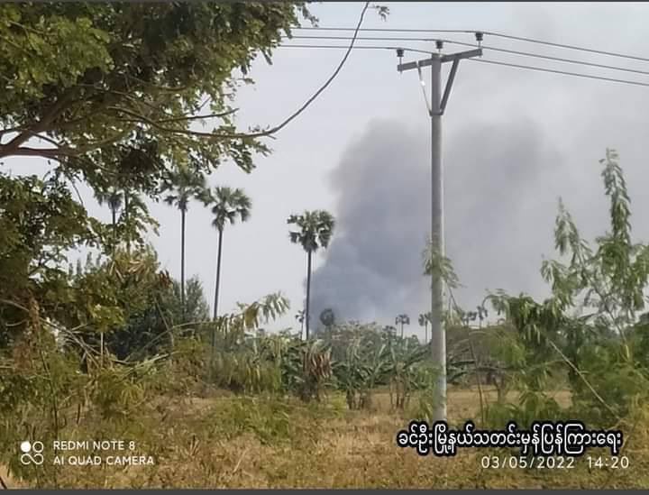 2021Revtweets's tweet photo. Junta’s Brutalities in Sagaing's #Khin U tsp from Mar5 to 13
-3 people were killed & used as human shields
-15 PDF comrades were killed
-Over 100 homes were set on fire
-Many people from over 20 vlgs were forced to flee.
#WarCrimesOfJunta
#2022Mar15Coup
#WhatsHappeningInMyanmar https://t.co/IFzBhHj5Rl