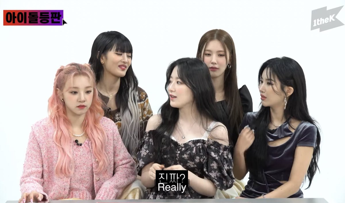 uwuidle's tweet photo. idle saying shuhua is the most unique person they ever met and shuhua just dropping nah i think [beep] is weird😭😭😭😭😭 i wonder who she’s talking about https://t.co/UNQyBk6auV
