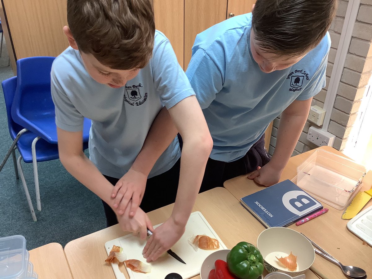 GPSYear6's tweet photo. Making Brazilian salsa! #gpsdt #gpsgeography #gpstopic https://t.co/vO1ArGpqqn