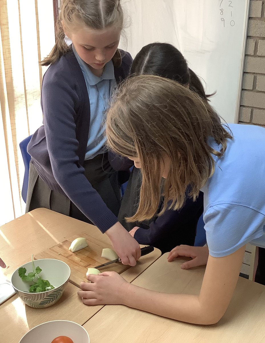 GPSYear6's tweet photo. Making Brazilian salsa! #gpsdt #gpsgeography #gpstopic https://t.co/vO1ArGpqqn