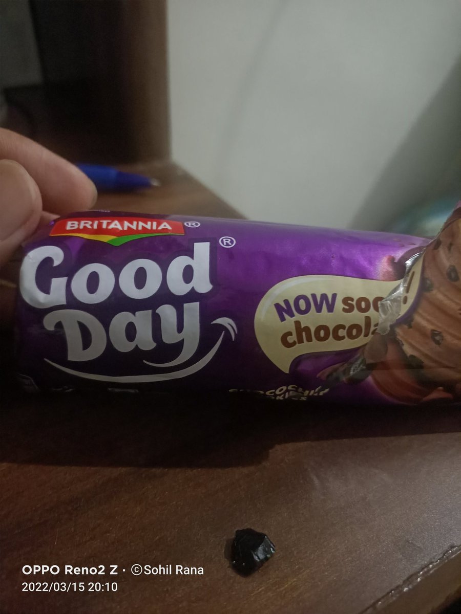 ranasohil1992's tweet photo. @BritanniaIndLtd  in place of choco chip there is plastic chip in your biscuits.

#consumerprotection @fssaiindia @ndtv @aajtak #consumergoods #biscuits #brittania #GoodDay https://t.co/6xlxSuIzcn