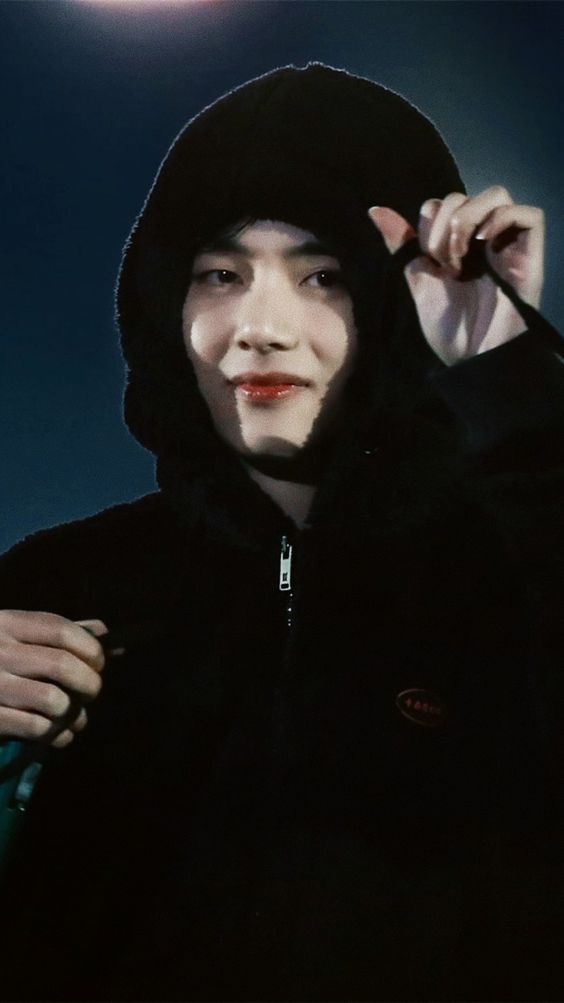 lys_206's tweet photo. lớn rùi mà nghịch quá chời.....zzzzzzzz💜
#thankyouBts #BTSV #PTD_ON_STAGE_SEOUL_day3 #WeLoveYouBTS #PTD_ON_STAGE_SEOUL #PTD_ON_STAGE_SEOUL_day2 #KIMTAEHYUNG https://t.co/t7XkdBzGFI