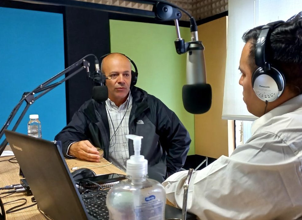 angelfretestdf's tweet photo. Nos visitó este martes el Director Ejecutivo de @ansesgob #Ushuaia, @ColantonioCesar , quien respondió las consultas de los oyentes de #ElAngeldelaRadio. https://t.co/JrtVCtvOTq