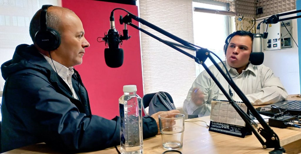 angelfretestdf's tweet photo. Nos visitó este martes el Director Ejecutivo de @ansesgob #Ushuaia, @ColantonioCesar , quien respondió las consultas de los oyentes de #ElAngeldelaRadio. https://t.co/JrtVCtvOTq
