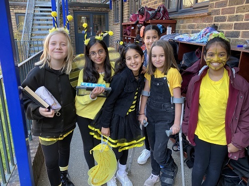 CaterhamPrep's tweet image. Today has been a hive of activity in Prep. Amazing costumes and brilliant smiles for three great causes!  Fine out more: ow.ly/I5sX50IjNF5 #CreateABuzz