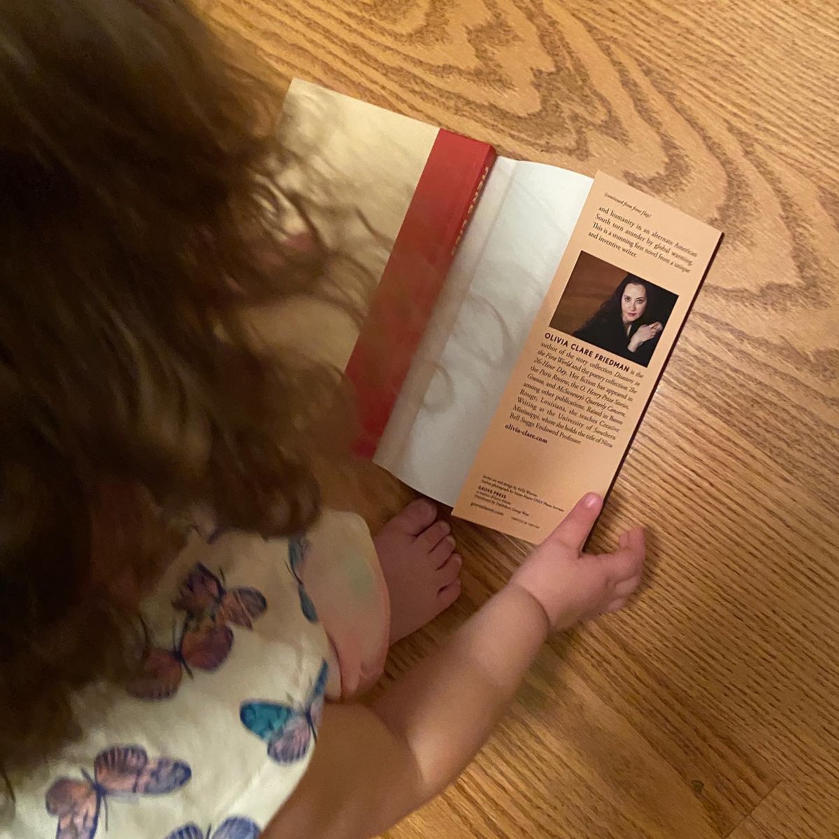 o_clarefriedman's tweet photo. She looked at my author photo and said, “That’s Mommy.” I wrote big parts of this novel every morning, in the very early hours before Willa woke. HERE LIES will be out in one week from @groveatlantic! https://t.co/nOpzuEruiM