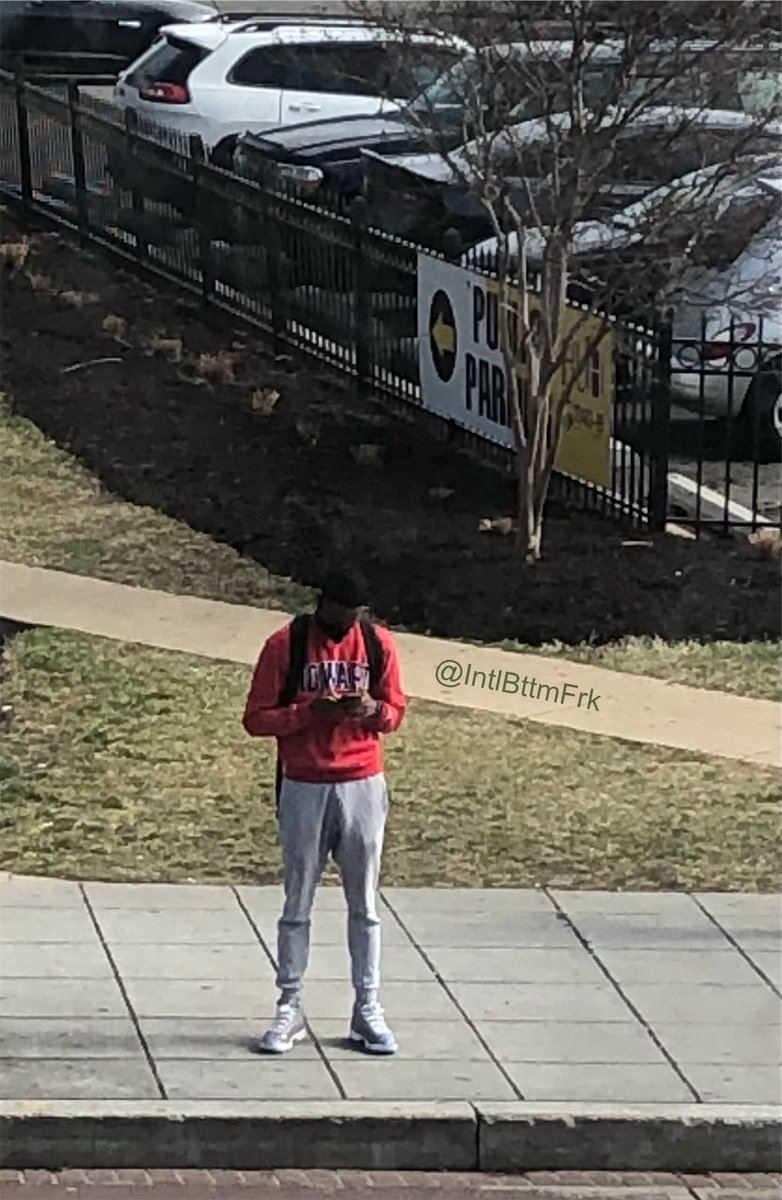 intlbttmfrk's tweet photo. #thesituation: waiting for the #70bus, this bison be #grownish. whatever he was looking at on his cell phone got him #bigdickclub sprung. https://t.co/0tjazll8yu